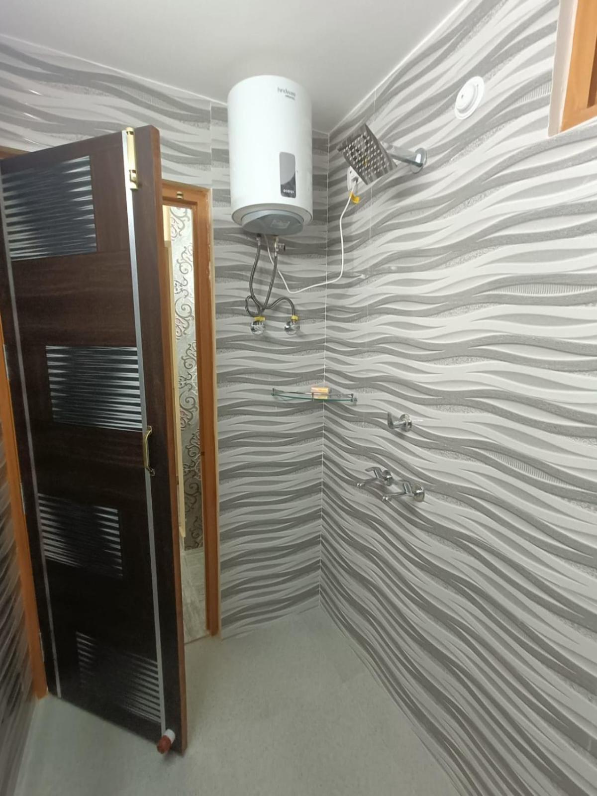 Отель Sarvodaya Residency Ayodhya Экстерьер фото